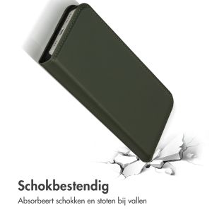 Accezz Premium Leather Slim Bookcase iPhone 14 - Groen