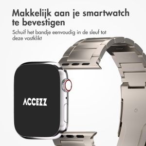 Accezz Mat Titanium bandje voor de Apple Watch Series 1-9 / SE - 38/40/41 mm / Series 10 - 42 mm - Titanium