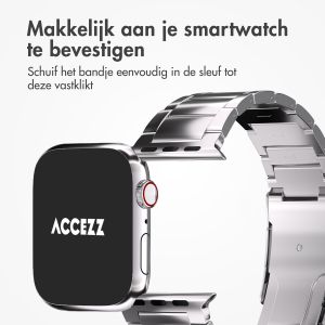 Accezz Glans Titanium bandje voor de Apple Watch Series 1-9 / SE - 38/40/41 mm / Series 10 - 42 mm - Zilver